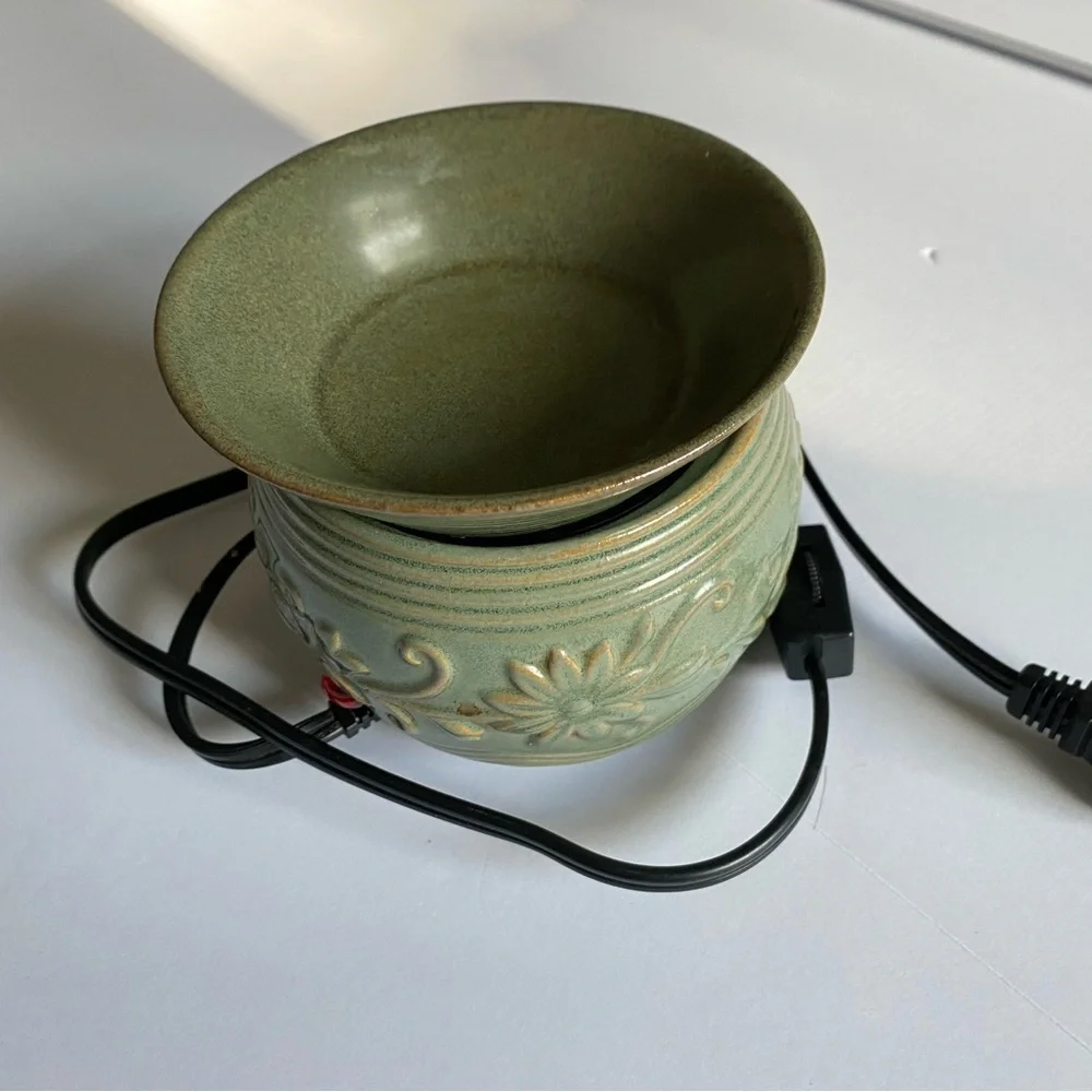 Yankee Candle Earthy Green Ceramic Candle Wax and Essential Oil Warmer